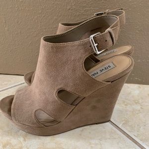 Steve Madden Beige Suede Wedges